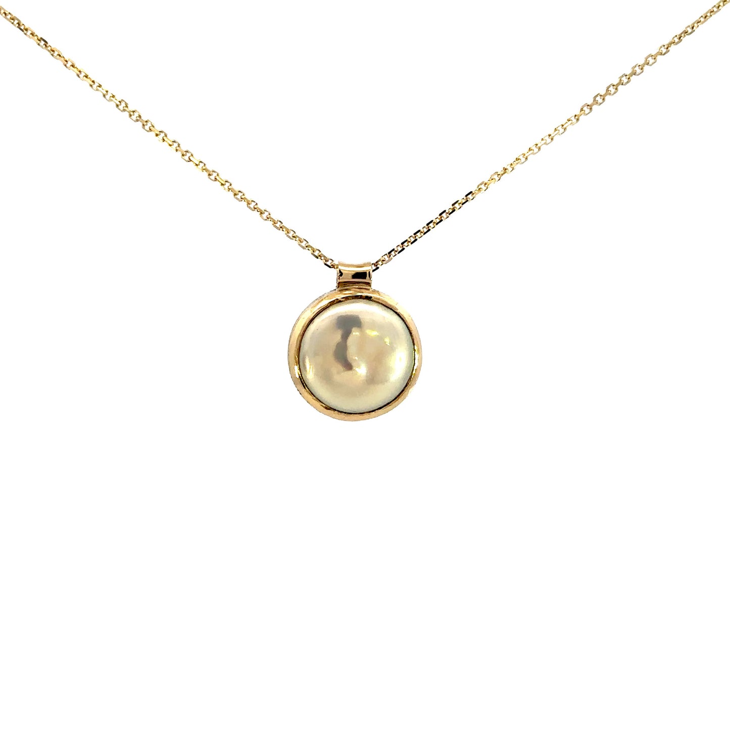 Pearl and Gold Pendant Necklace