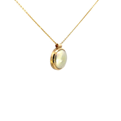 Pearl and Gold Pendant Necklace
