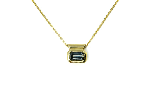 Teal Sapphire 18ct Gold Pendant Necklace