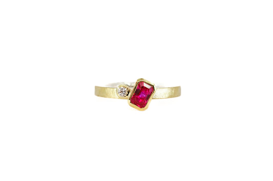 Ruby and Diamond Asymmetric Ring