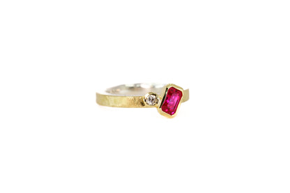 Ruby and Diamond Asymmetric Ring