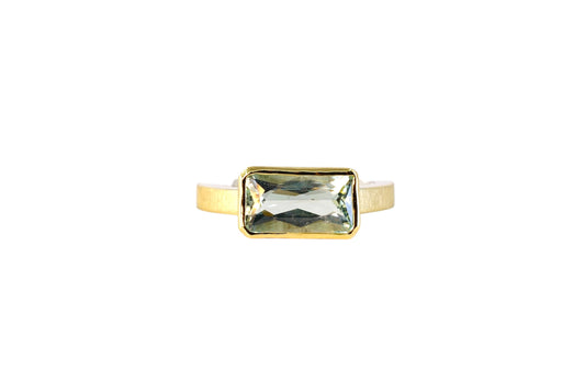Radiant Cut Beryl Gold Lining Ring